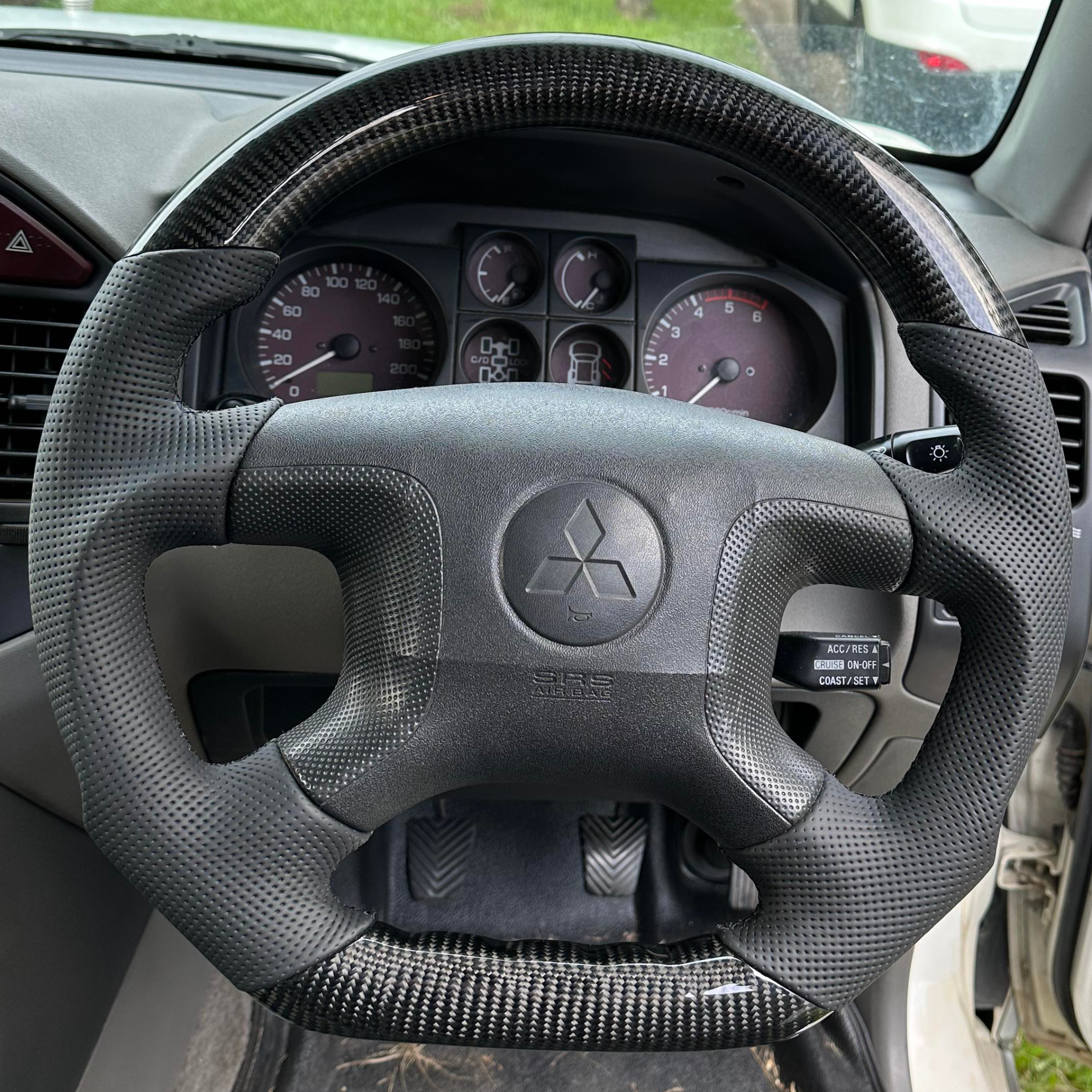 Carbon Fibre Performance Steering Wheel for Mitsubishi Pajero NM, NP