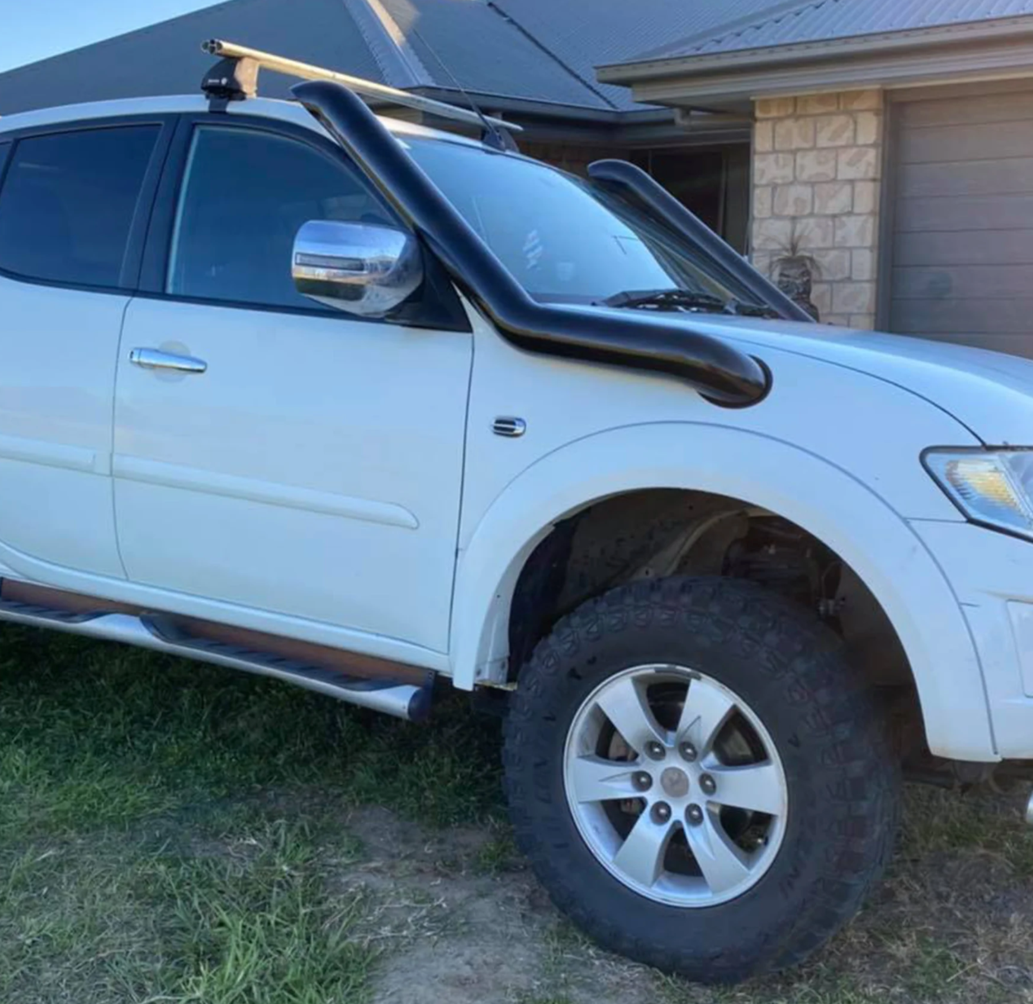 Mitsubishi Triton MN/ML - Mid Entry Snorkel - Seamless Powder Coated