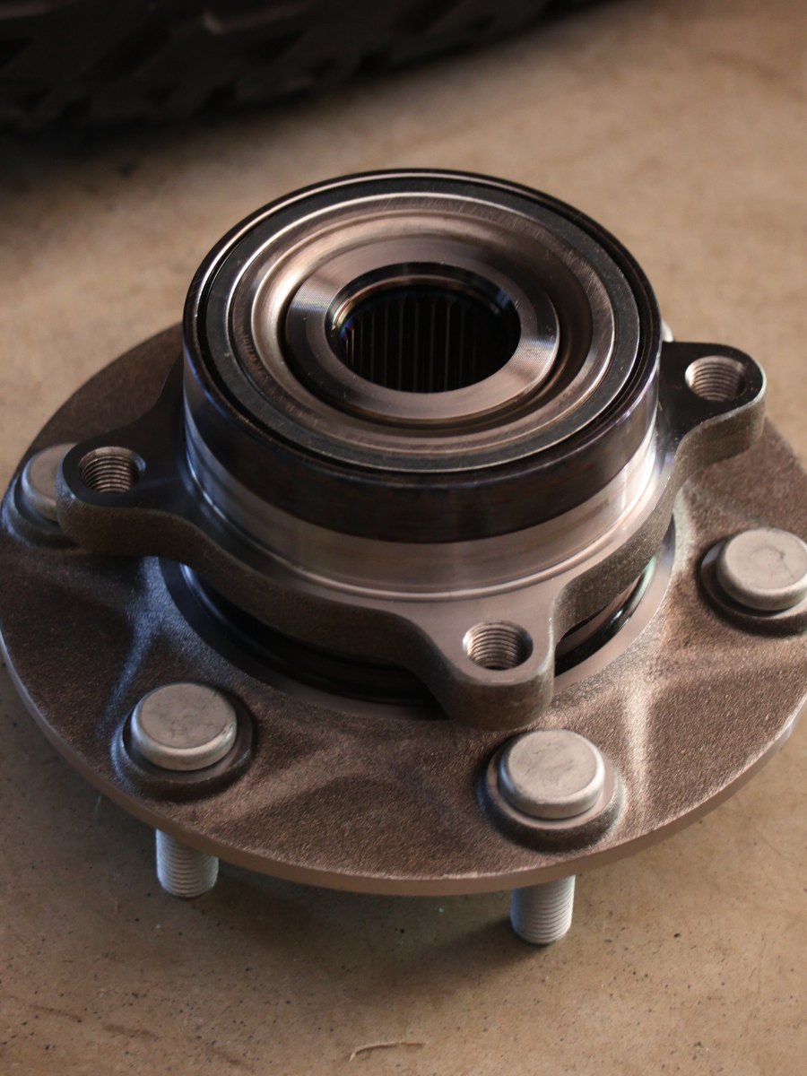 Japanese-Made Wheel Bearing Hub for Mitsubishi Pajero NS, NT, NW, NX (LWB, 2006–2021)